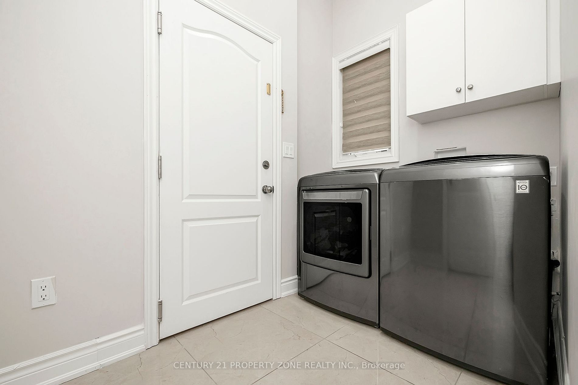 16 Ladbrook Cres