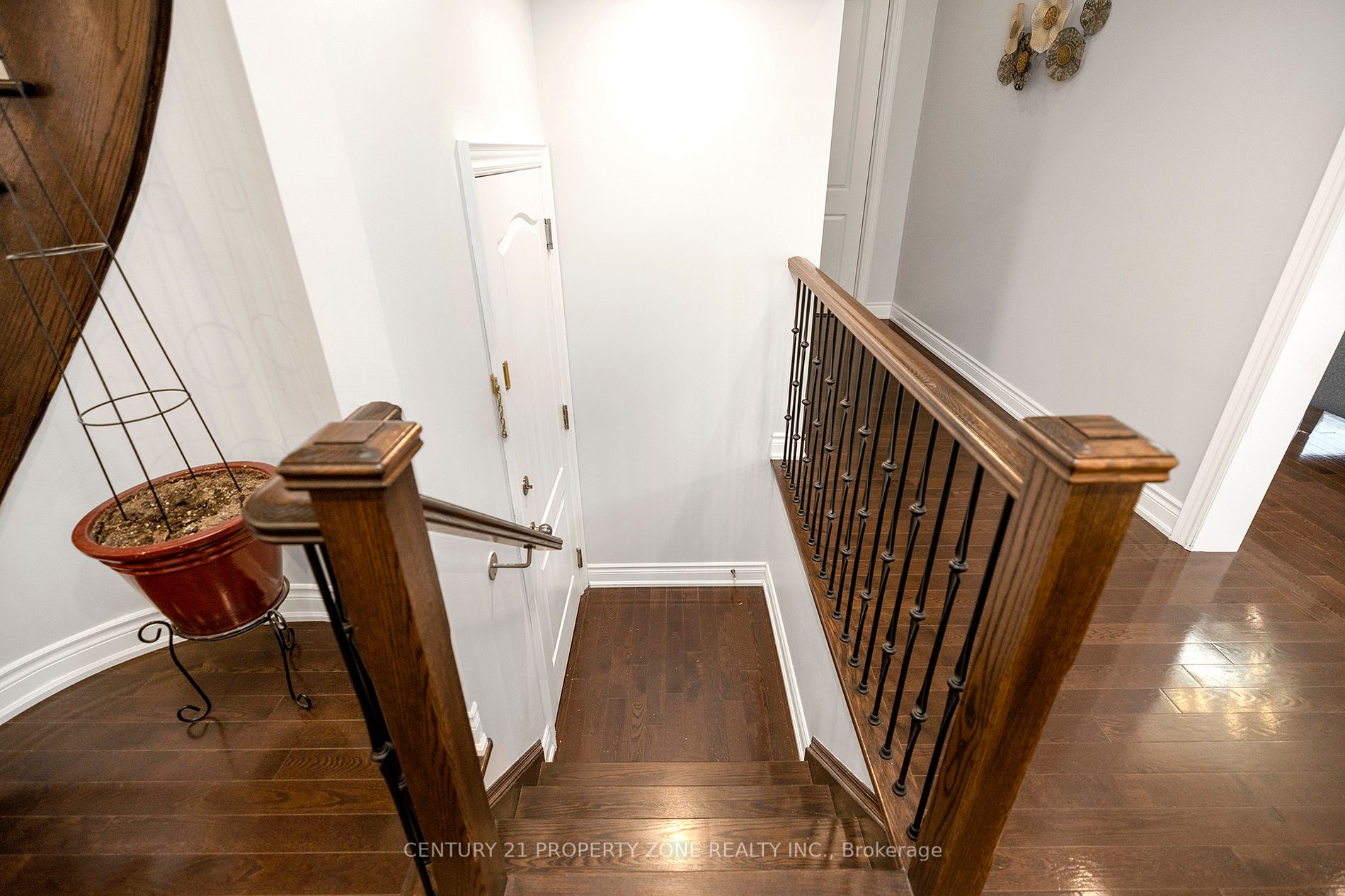 16 Ladbrook Cres