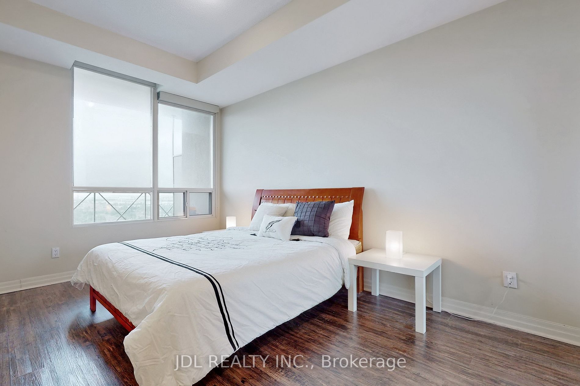 1359 Rathburn Rd E, #1614