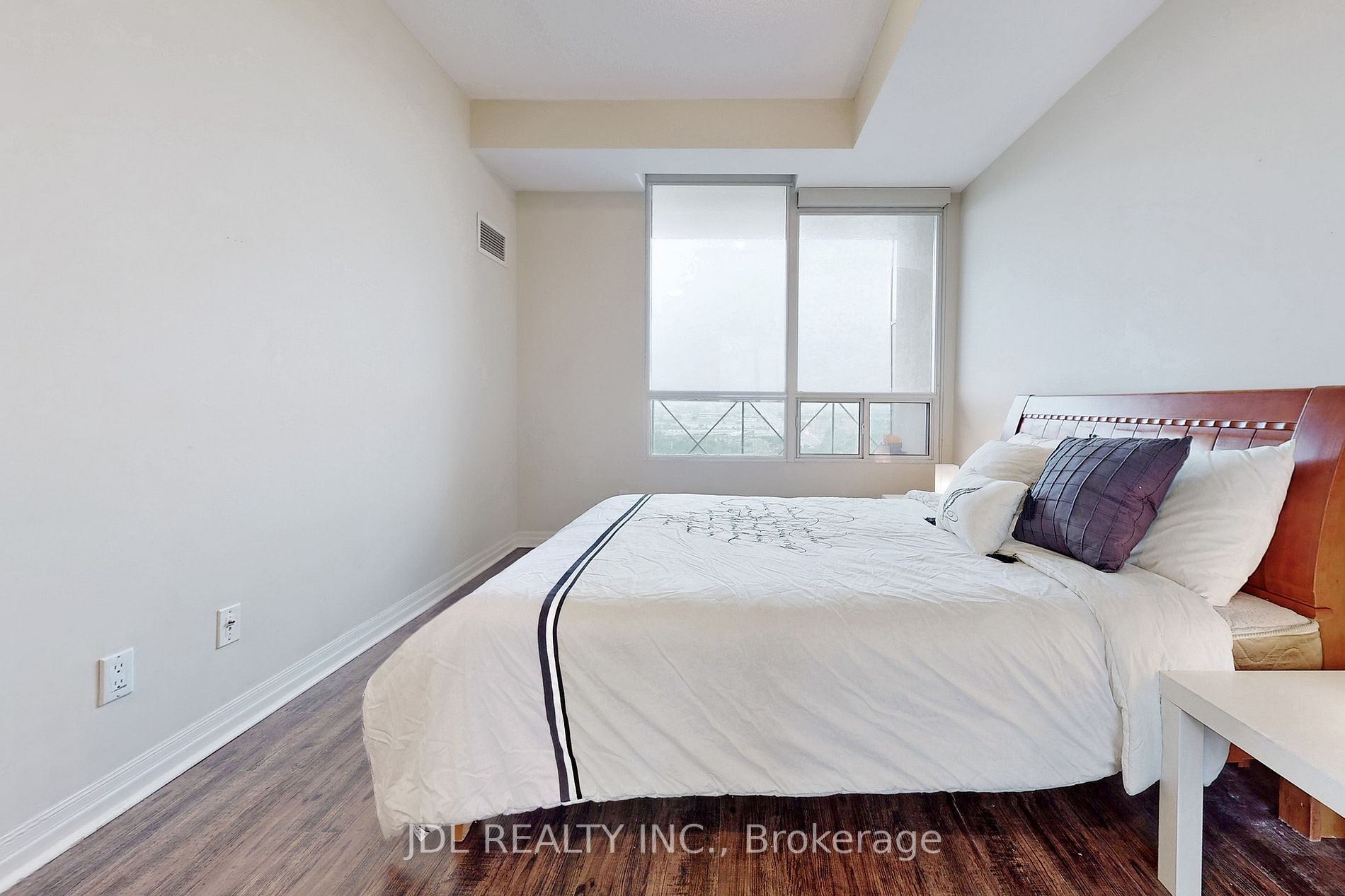 1359 Rathburn Rd E, #1614