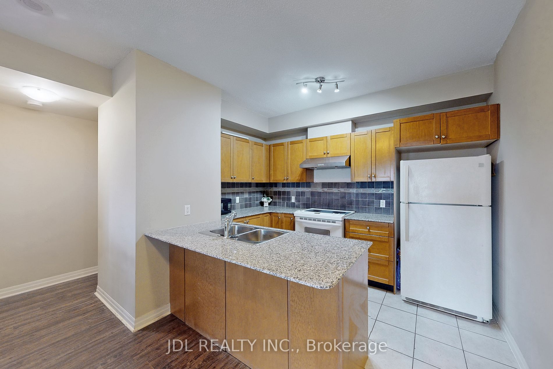 1359 Rathburn Rd E, #1614