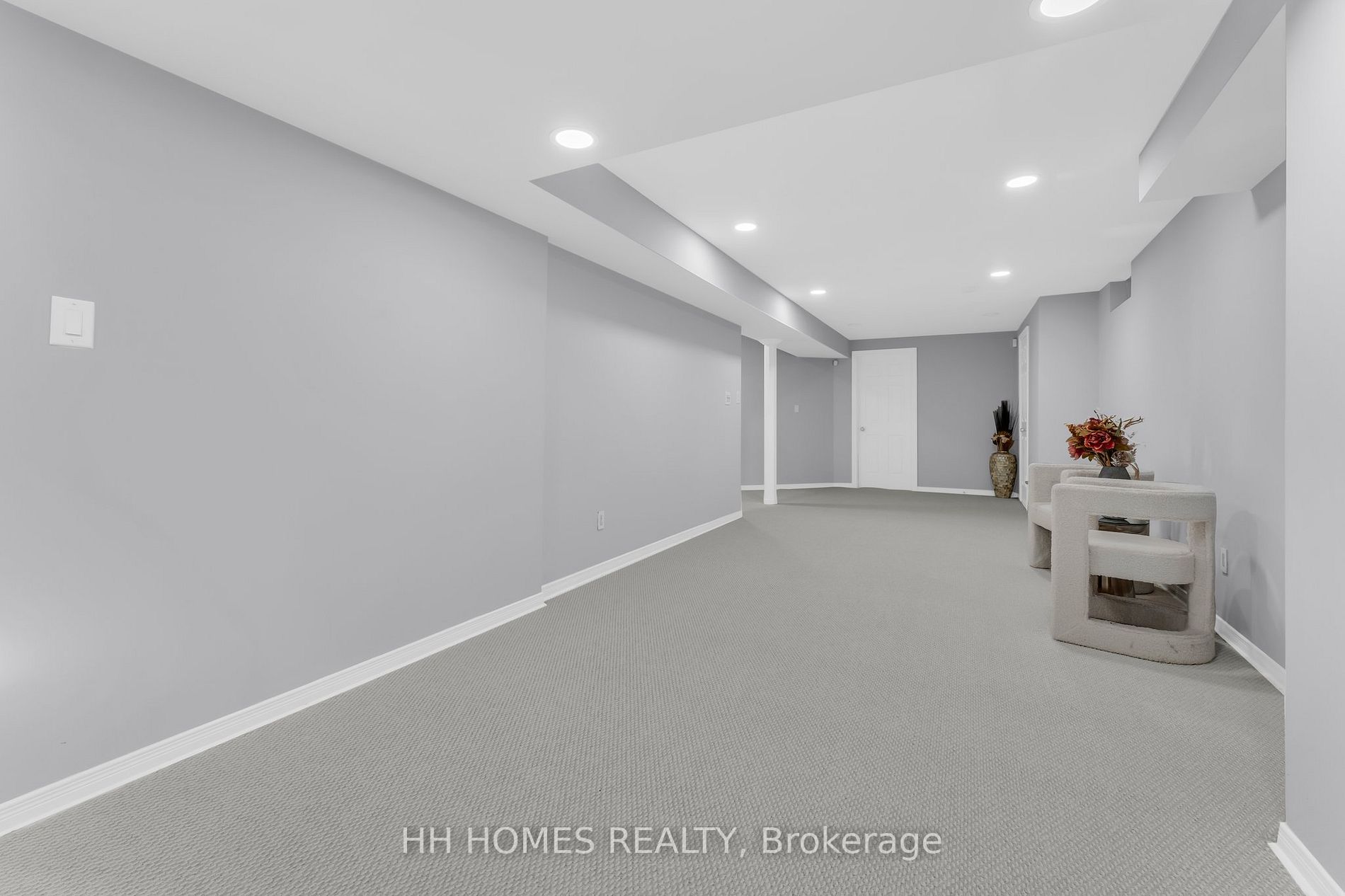 2293 Woodcrest Dr