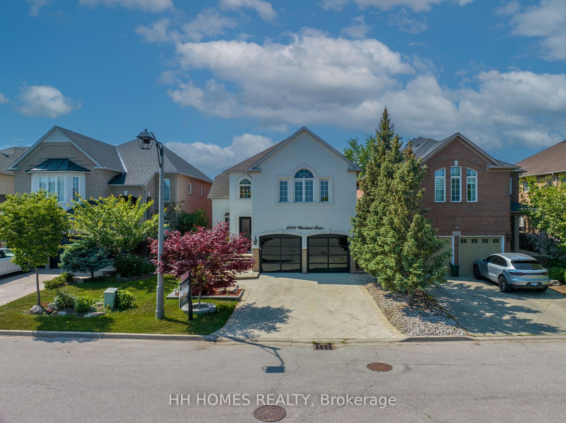 2293 Woodcrest Dr