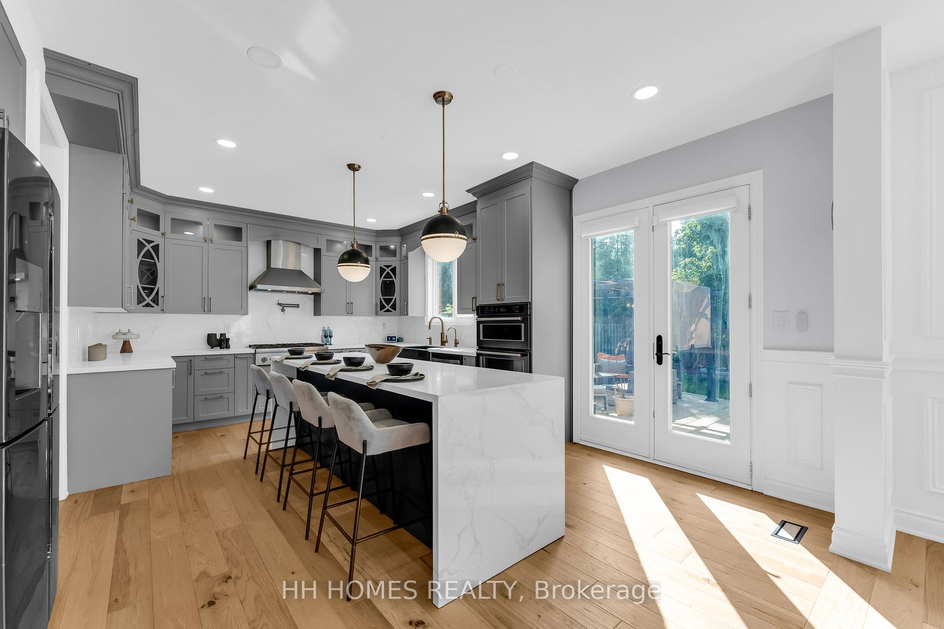 2293 Woodcrest Dr