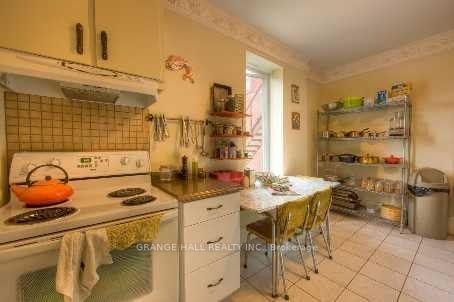 1544 King St W