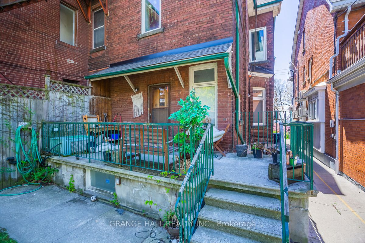 1544 King St W