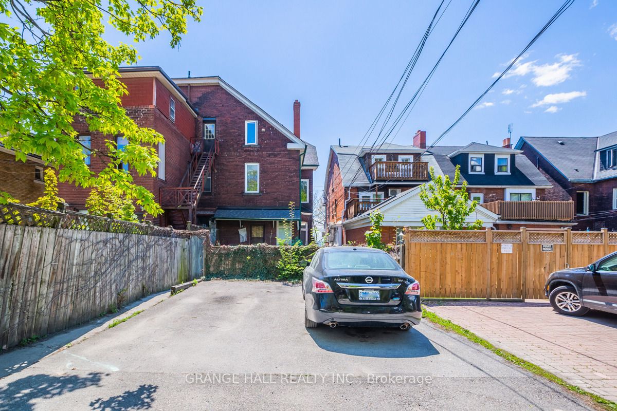 1544 King St W