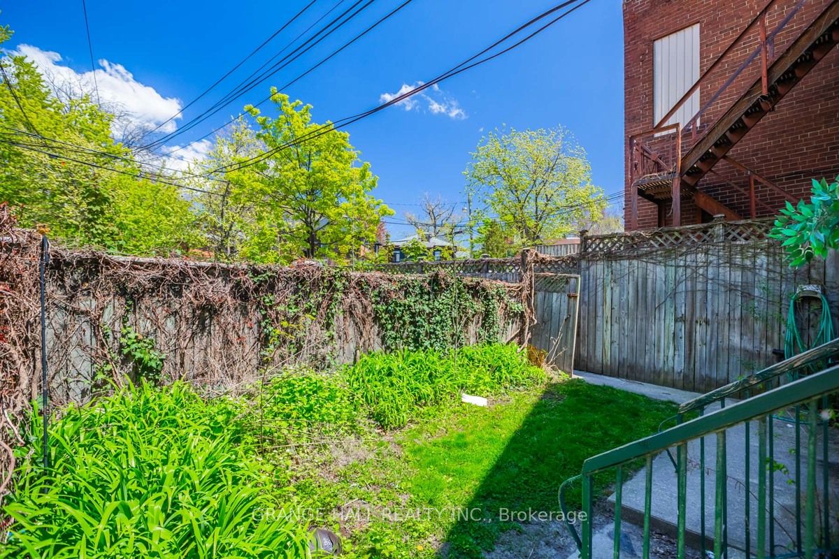 1544 King St W