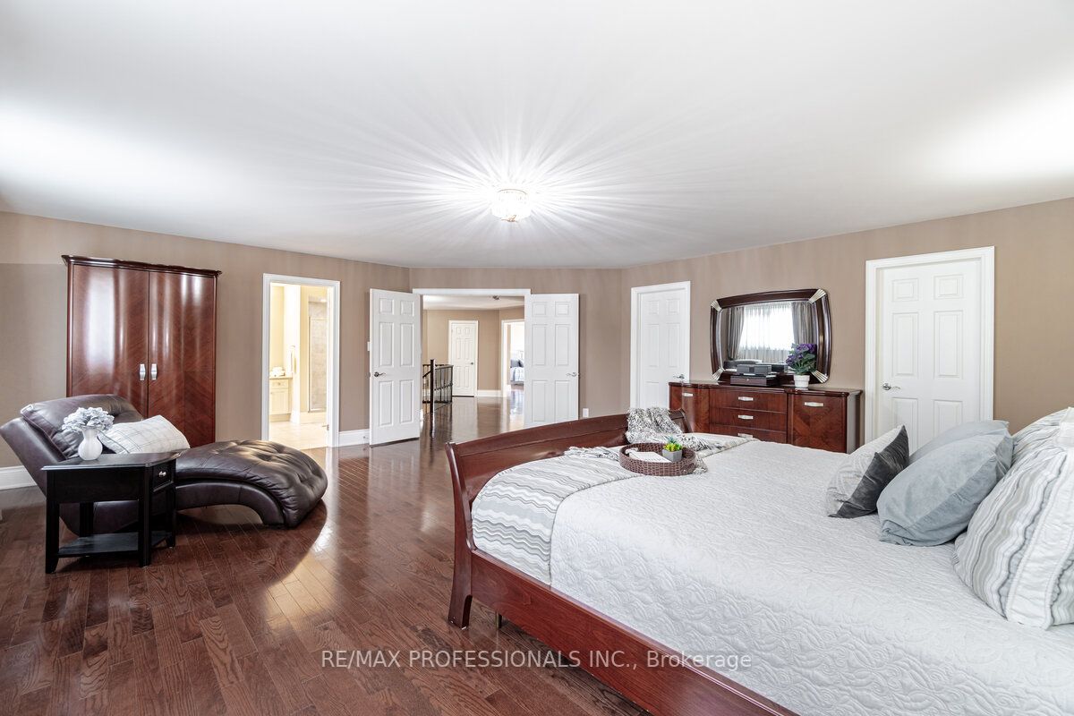 113 Royal West Dr
