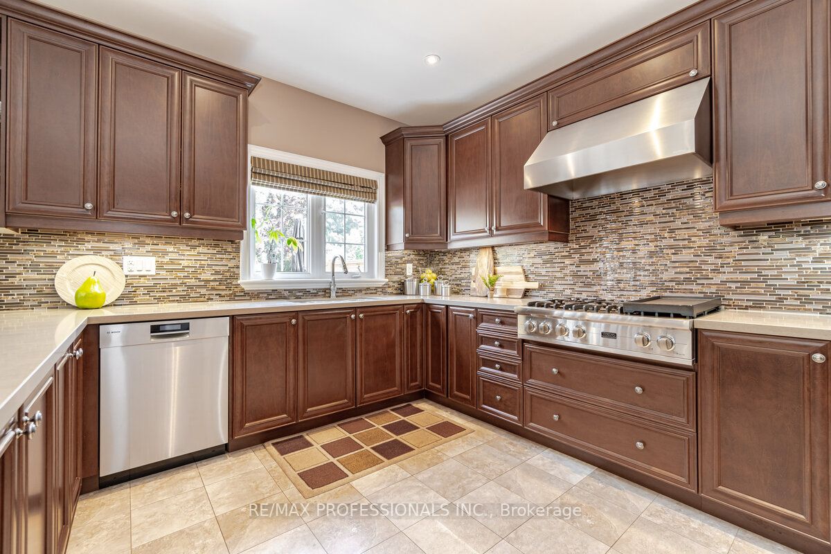 113 Royal West Dr