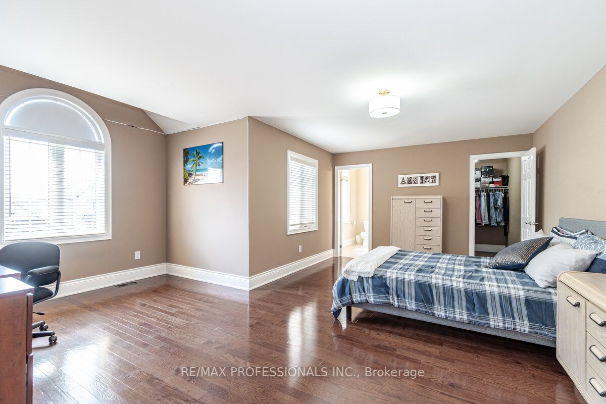 113 Royal West Dr