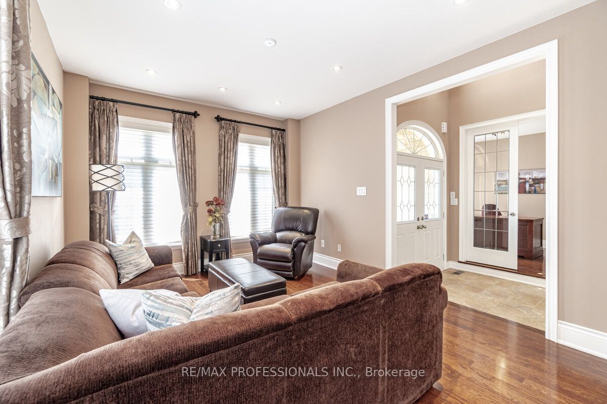 113 Royal West Dr
