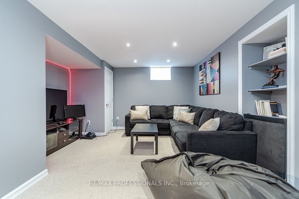 113 Royal West Dr