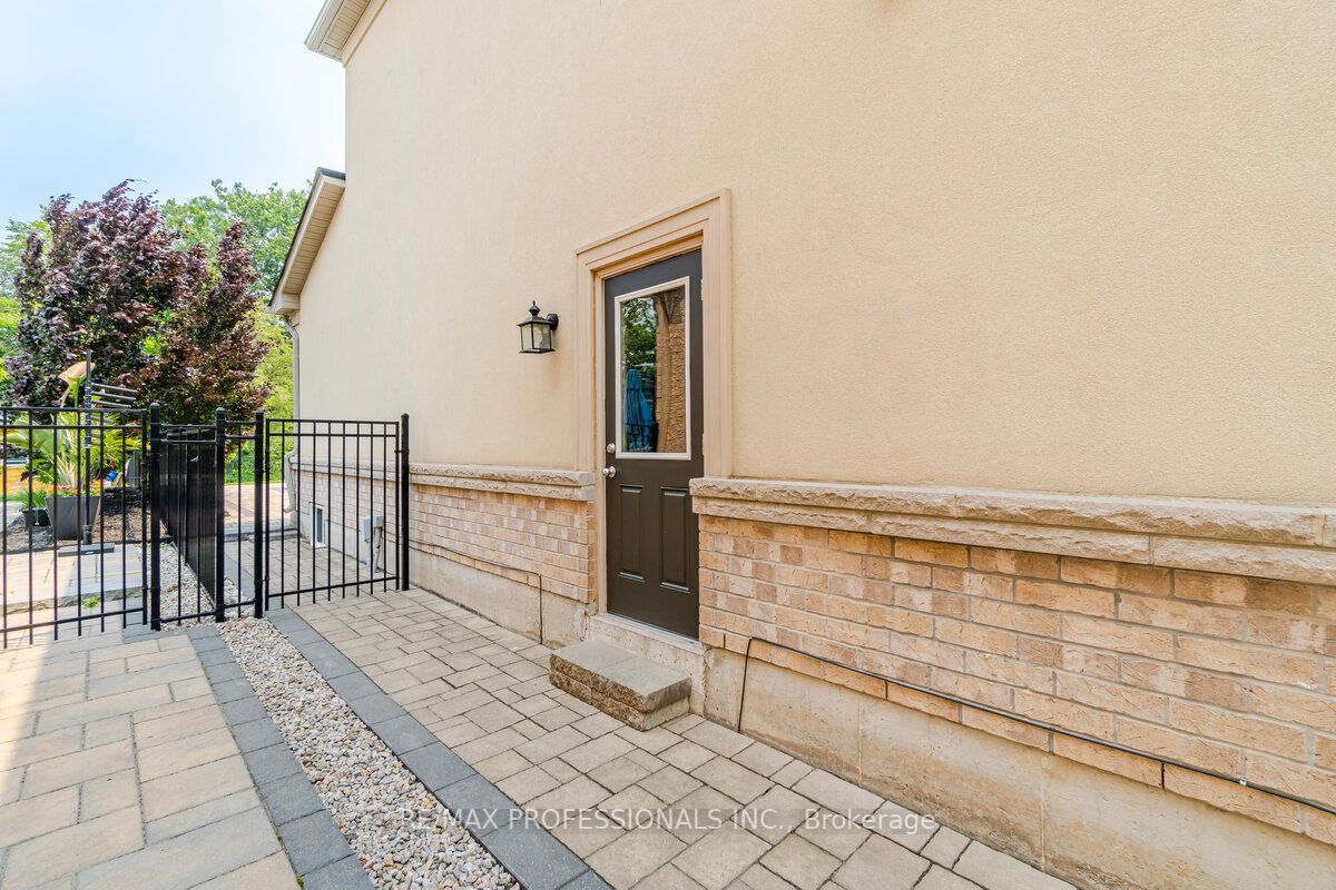 113 Royal West Dr