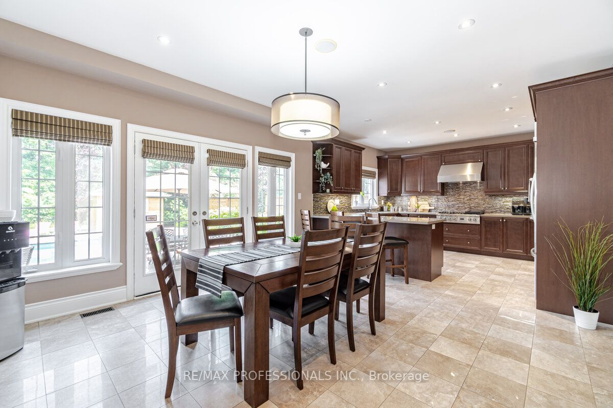 113 Royal West Dr