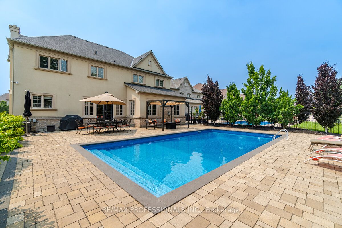 113 Royal West Dr