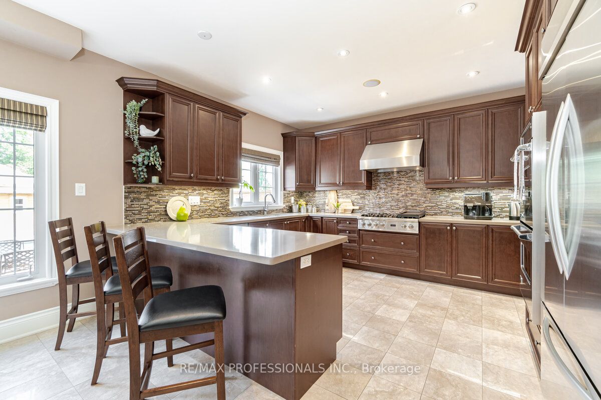 113 Royal West Dr