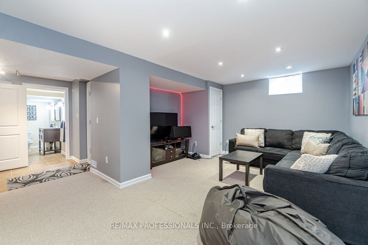 113 Royal West Dr