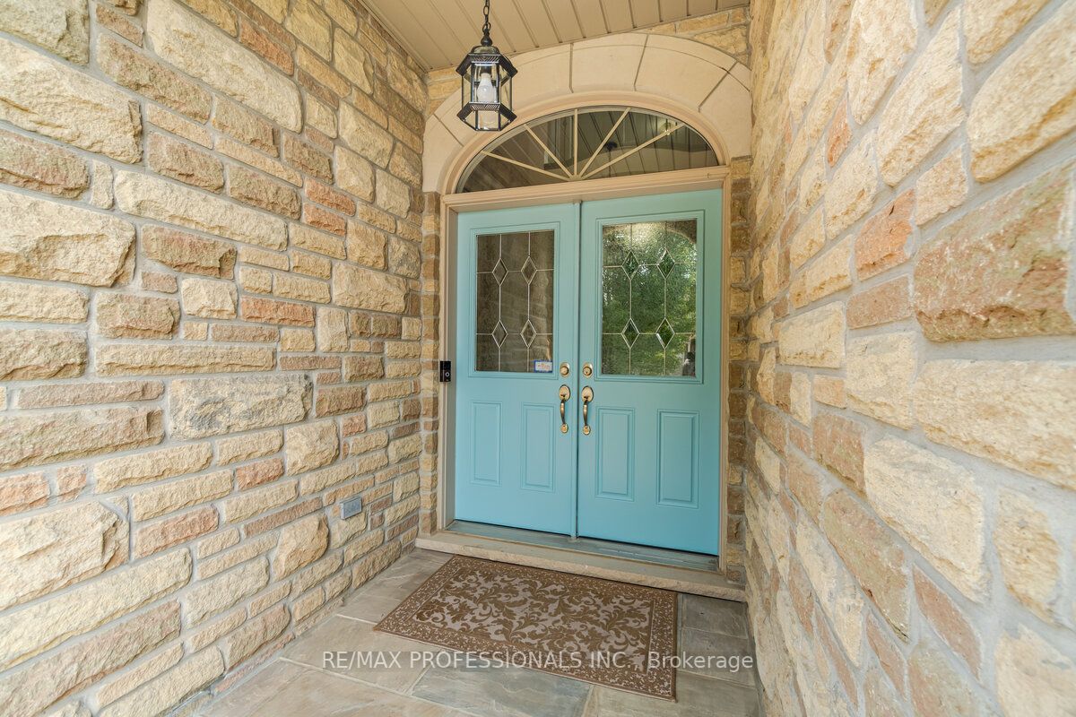 113 Royal West Dr