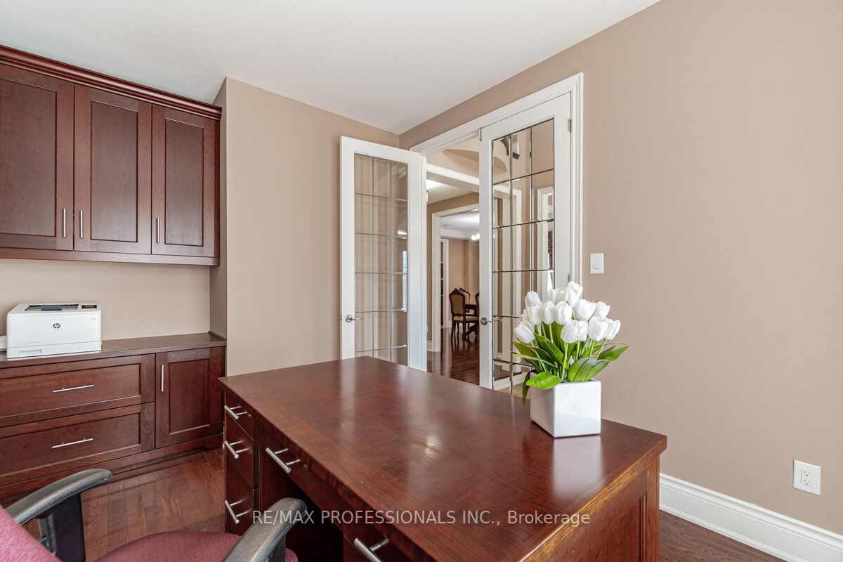 113 Royal West Dr