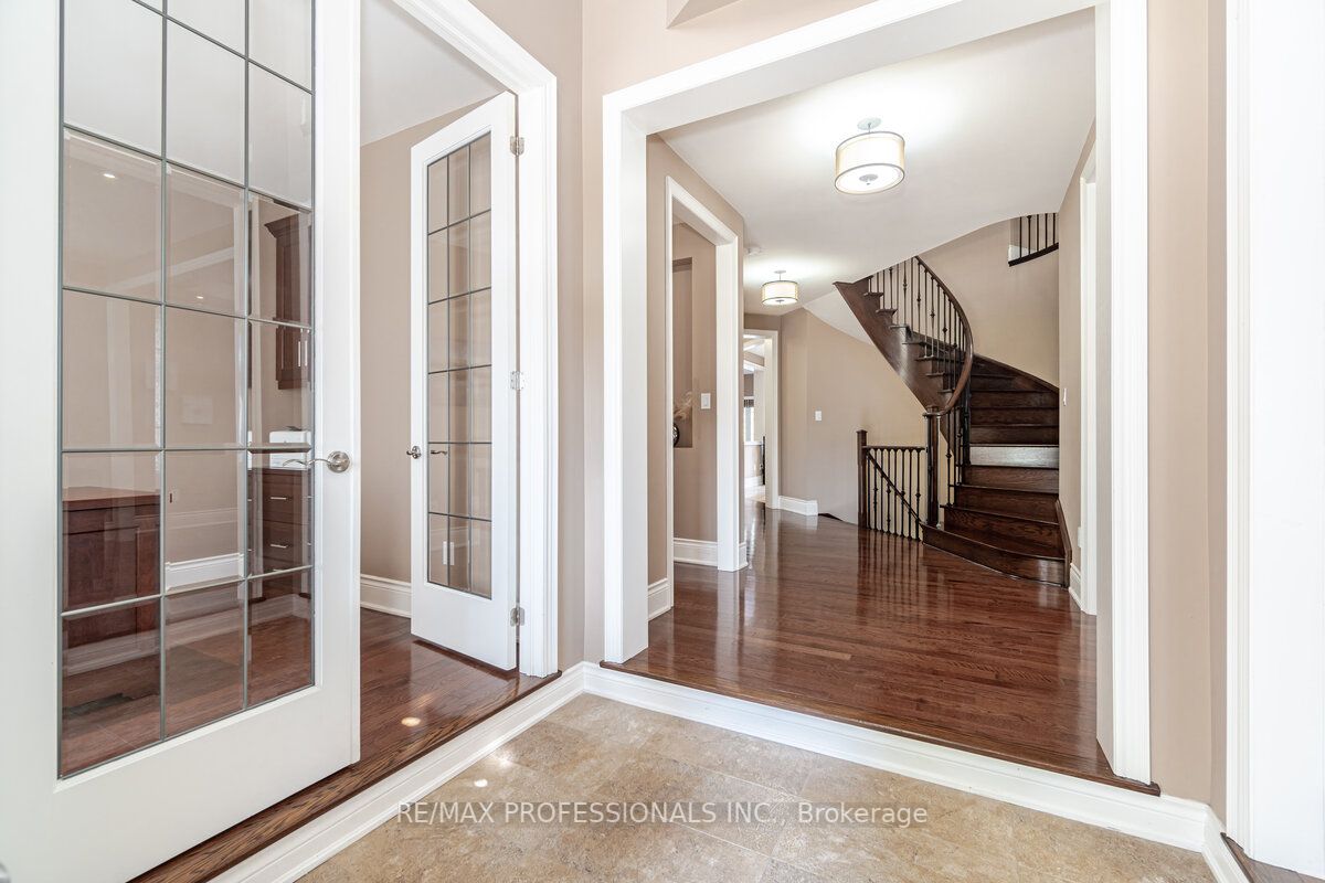 113 Royal West Dr