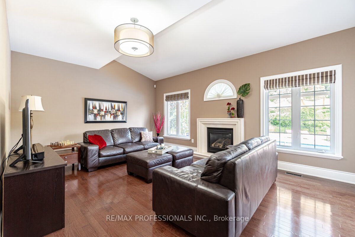 113 Royal West Dr