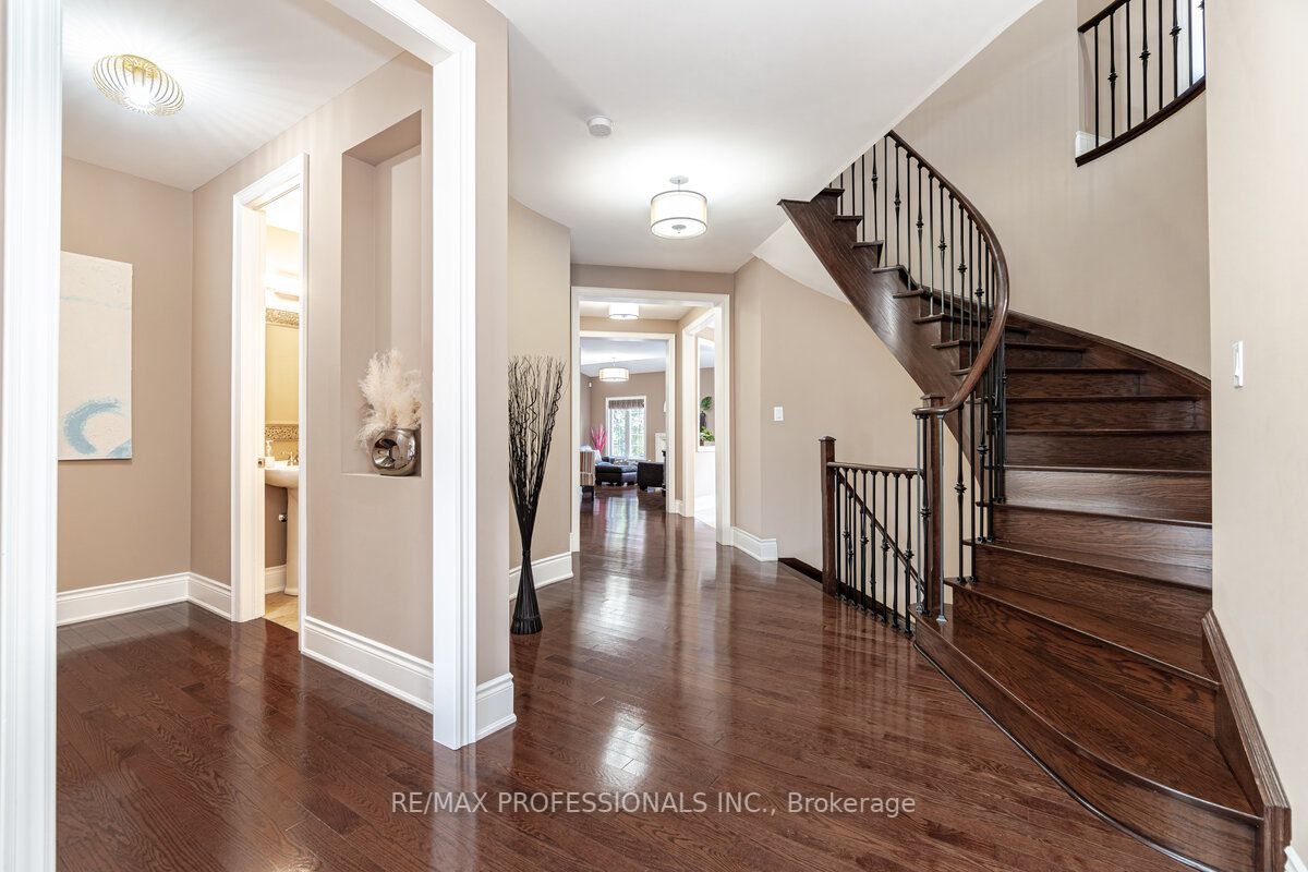 113 Royal West Dr