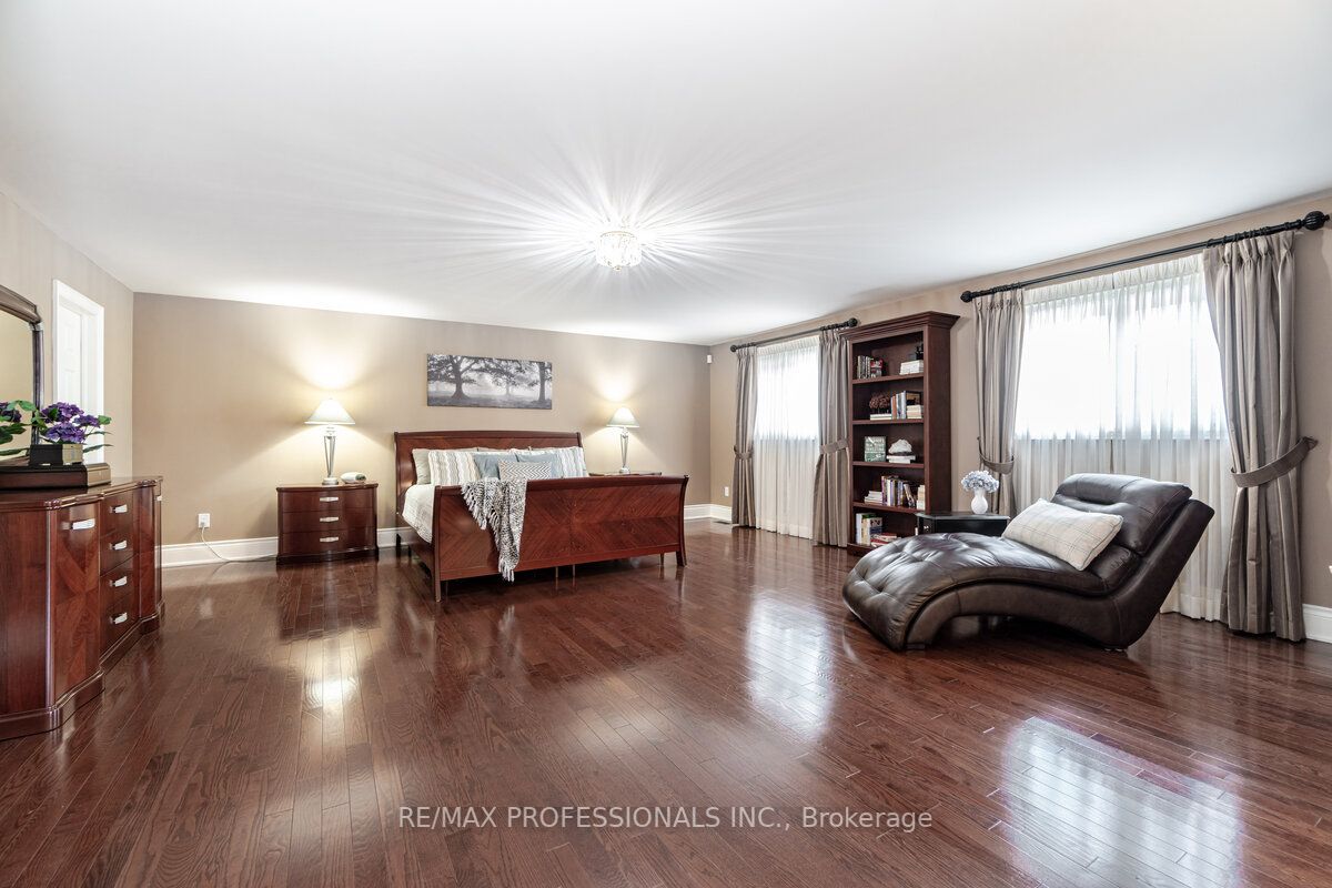 113 Royal West Dr