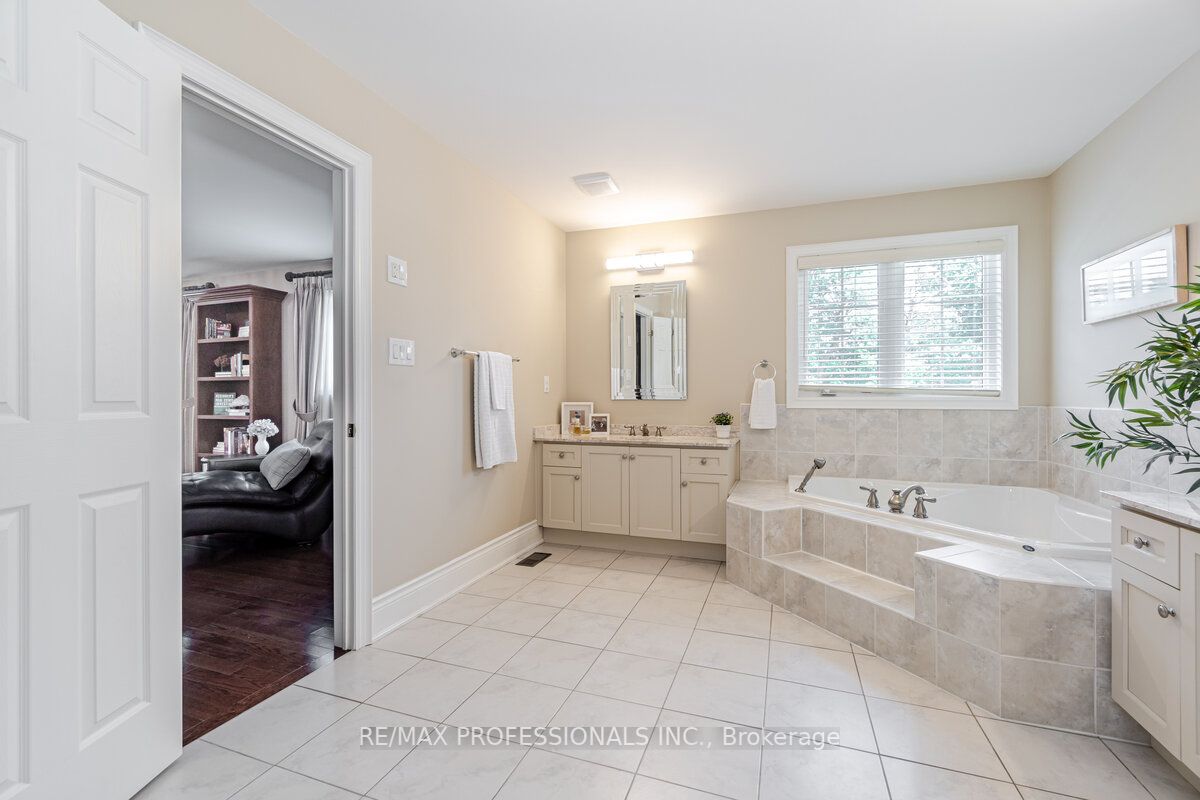 113 Royal West Dr