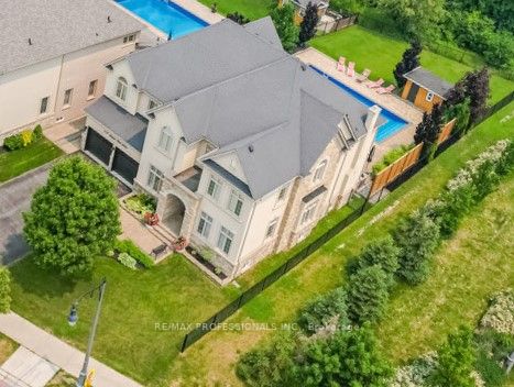113 Royal West Dr