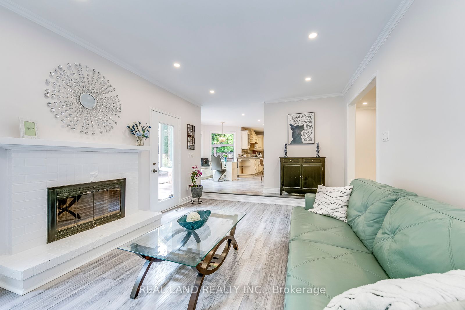 341 Acacia Court