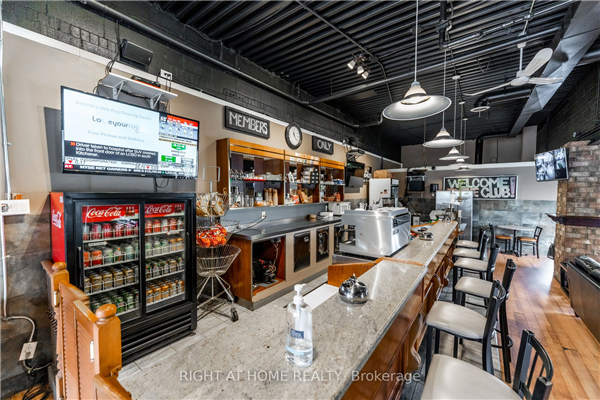 2724 Jane St, Toronto