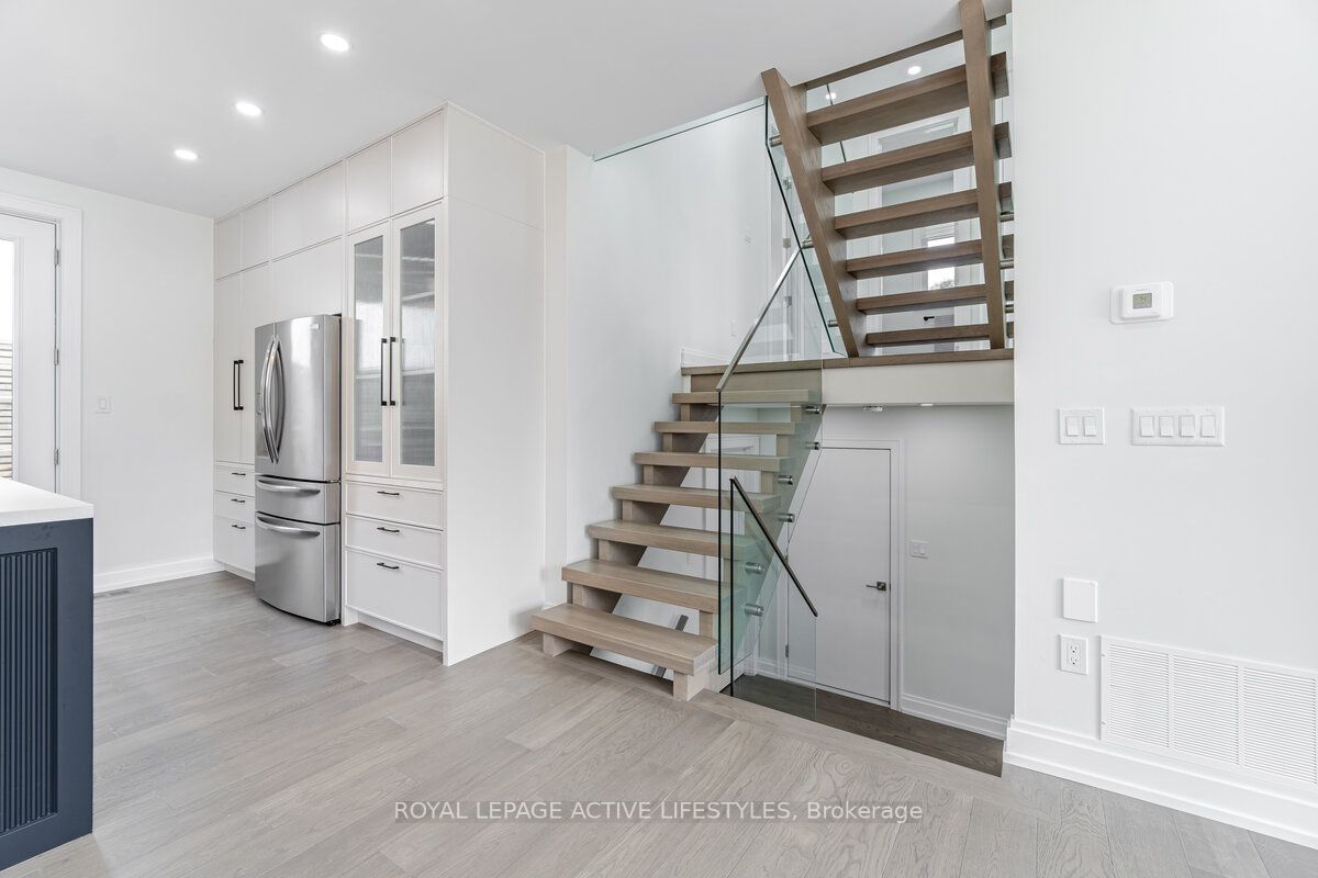 2768 Bushland Cres