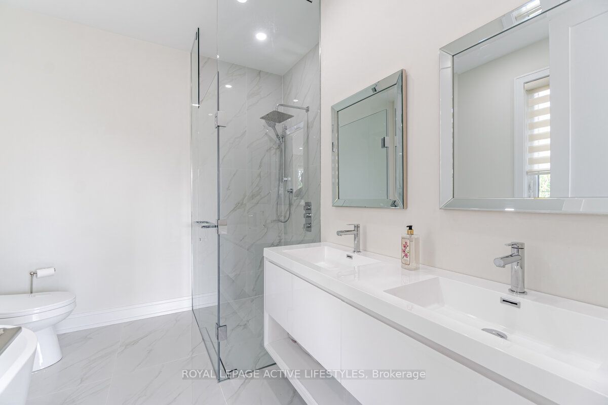 2768 Bushland Cres