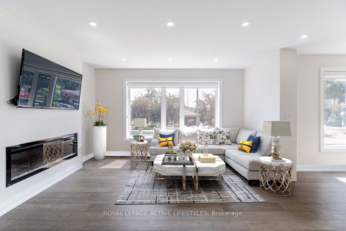 2768 Bushland Cres