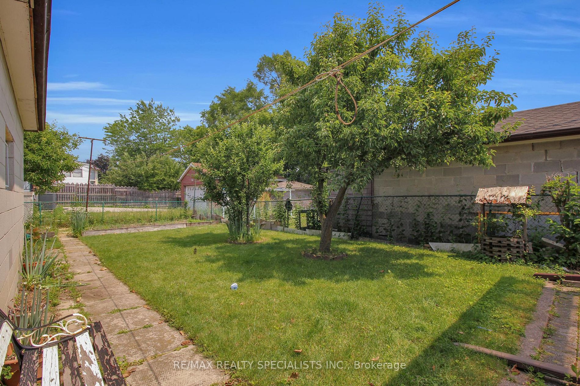 27 Garratt Blvd