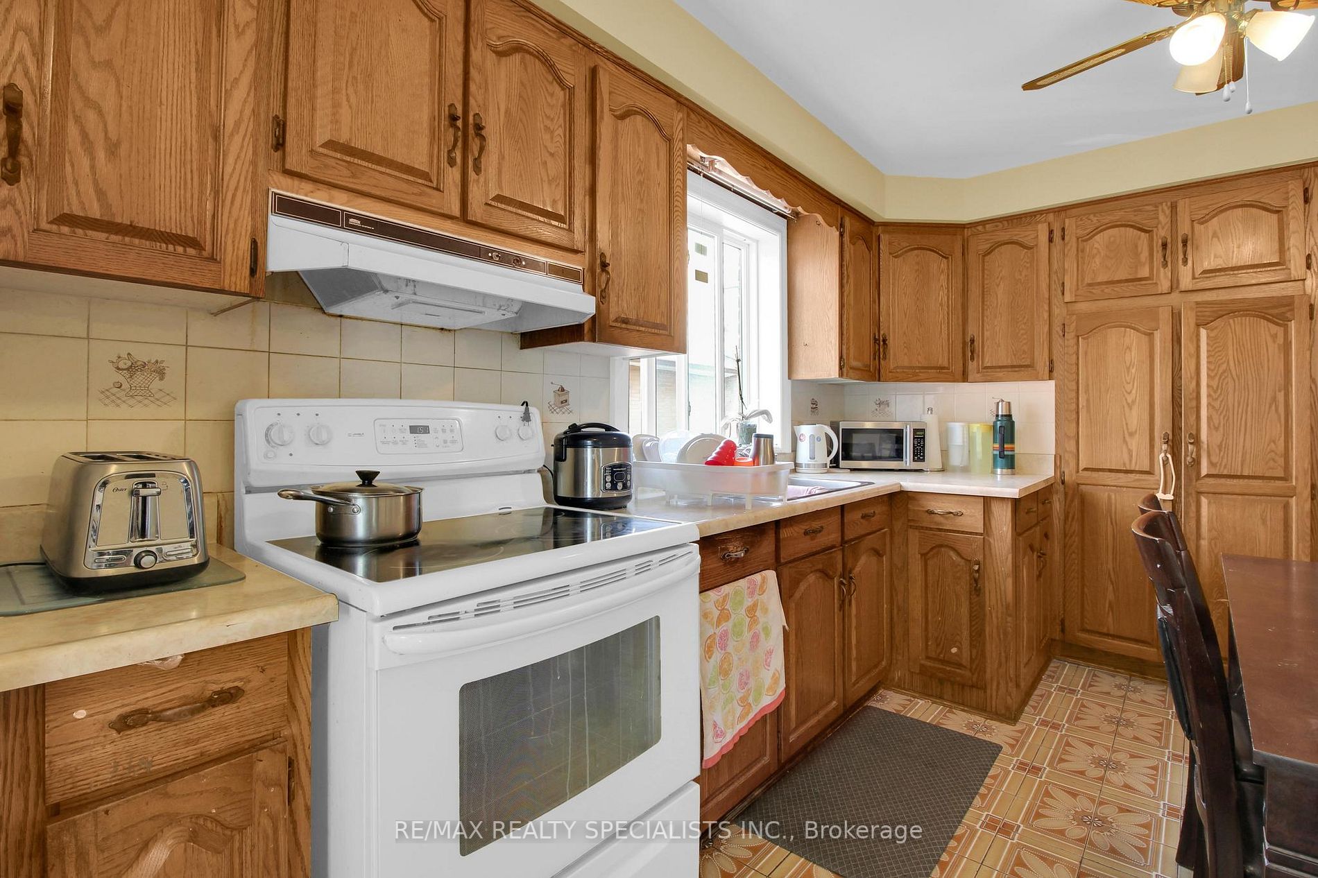 27 Garratt Blvd