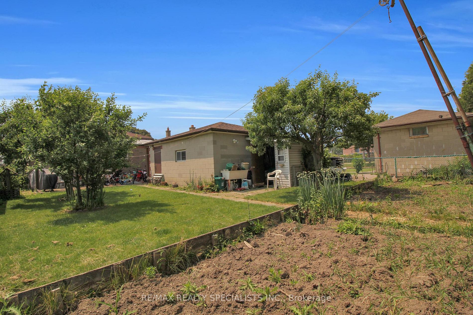 27 Garratt Blvd
