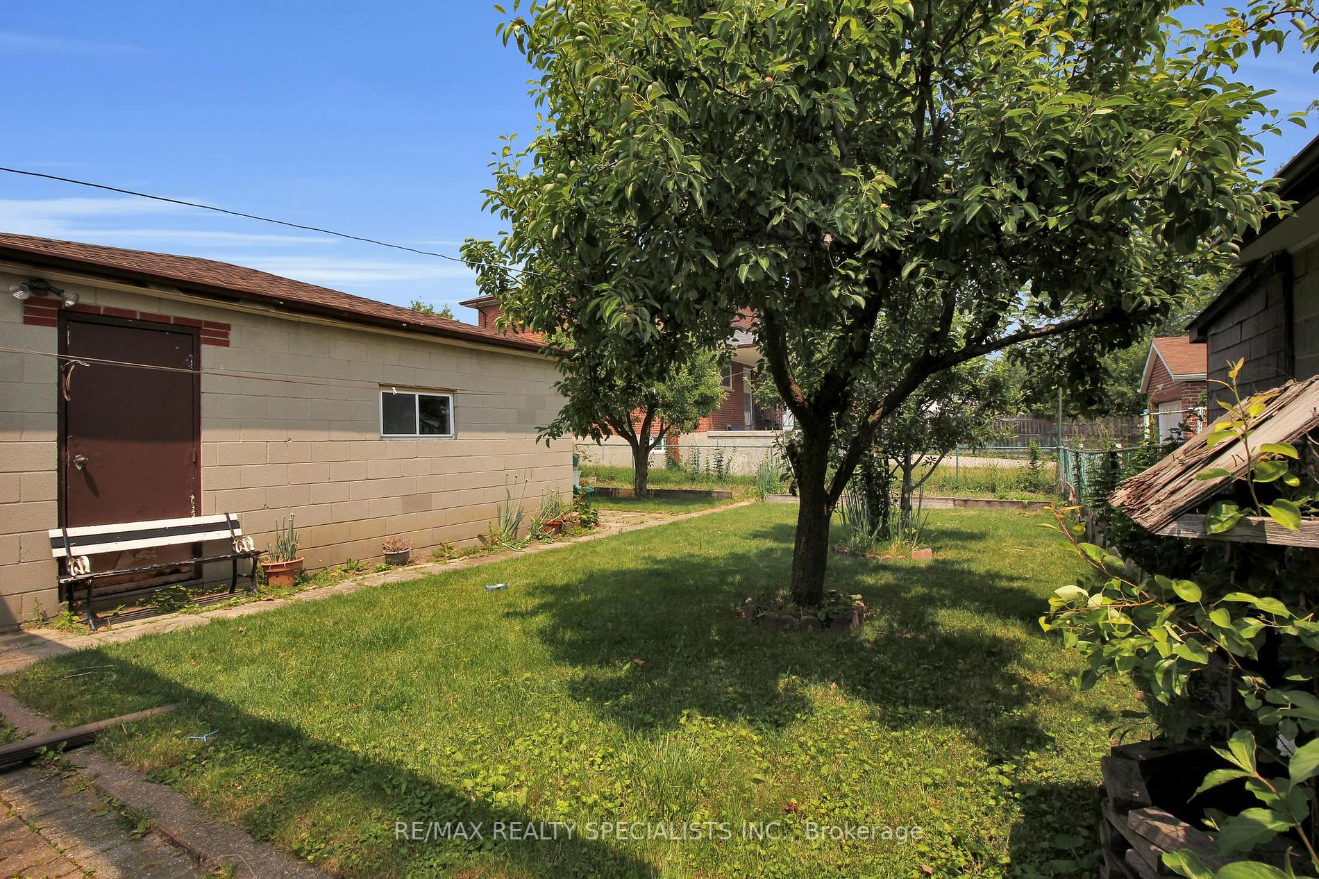 27 Garratt Blvd
