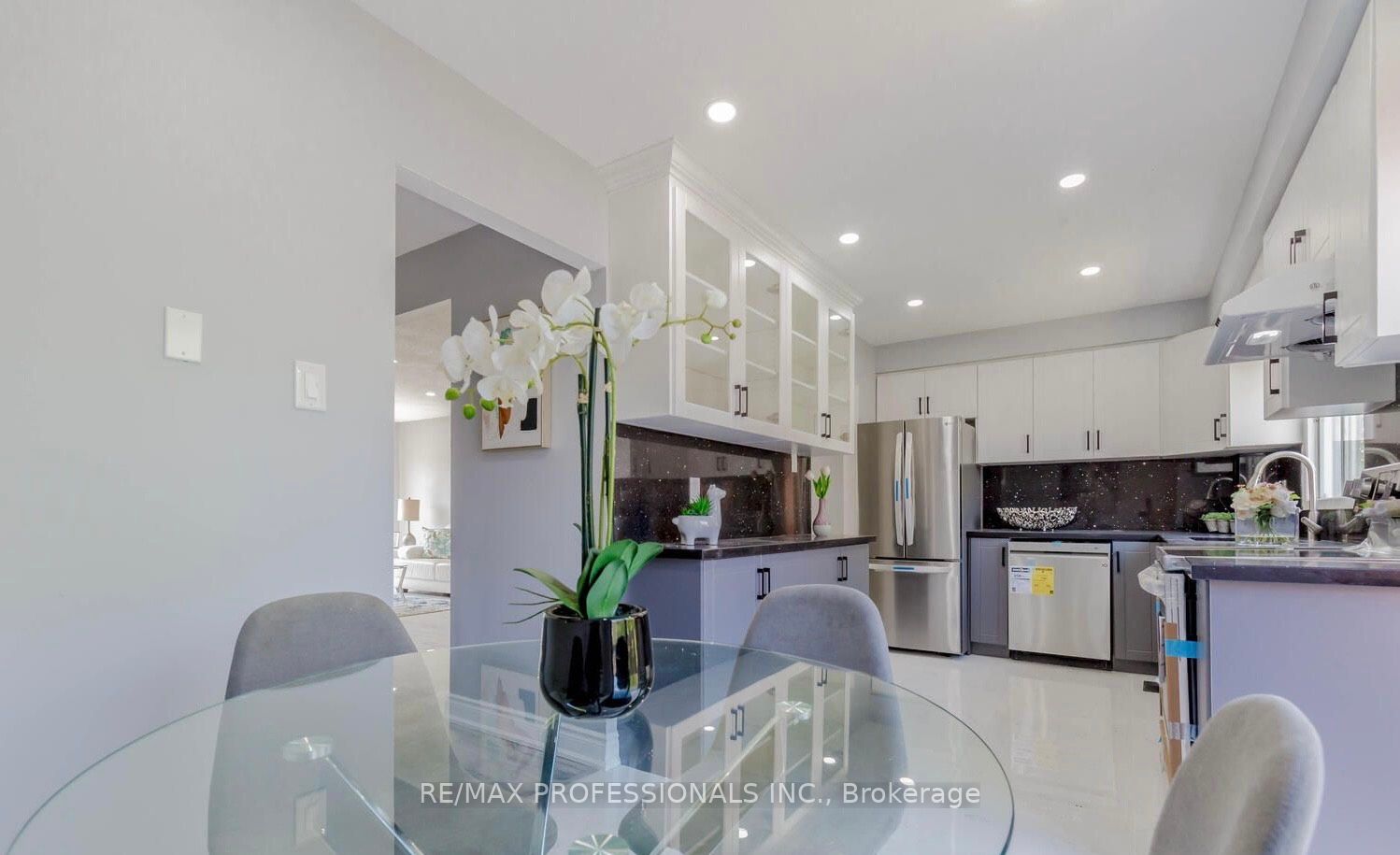 8 Norbrook Cres