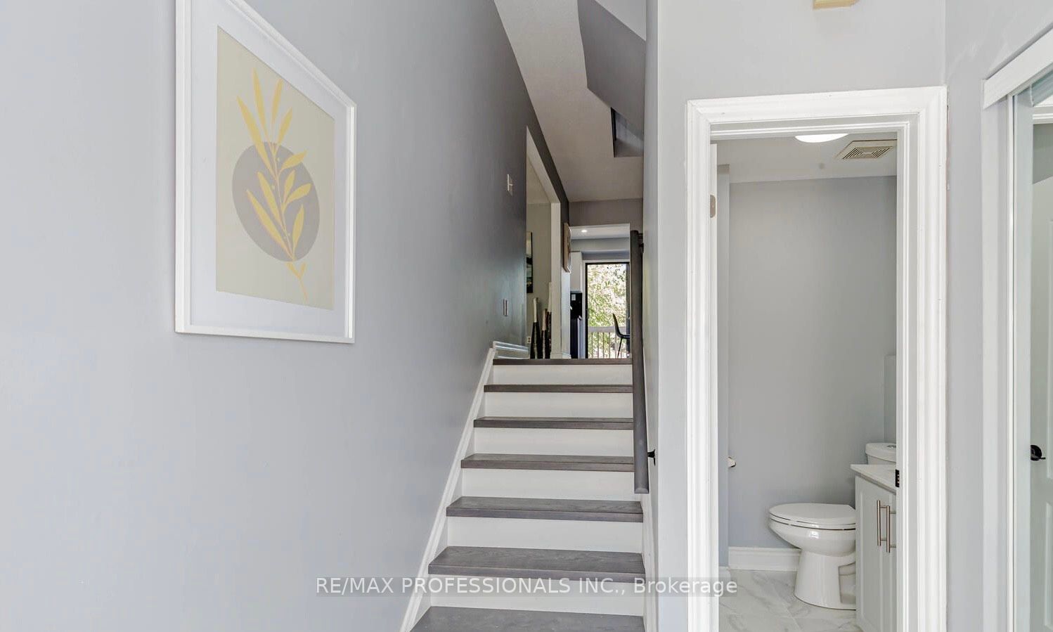 8 Norbrook Cres