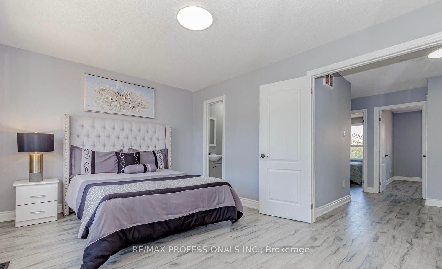 8 Norbrook Cres