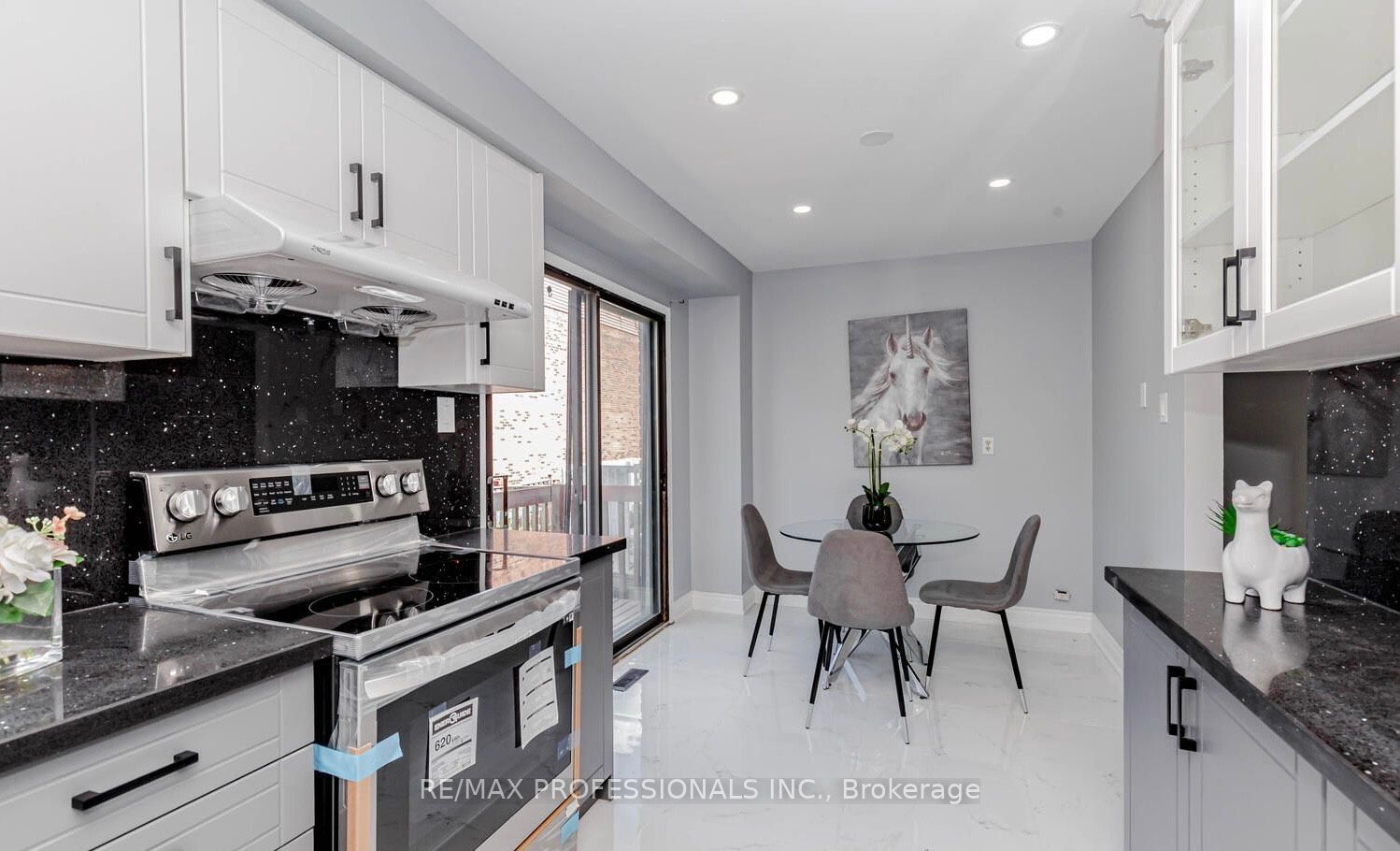 8 Norbrook Cres