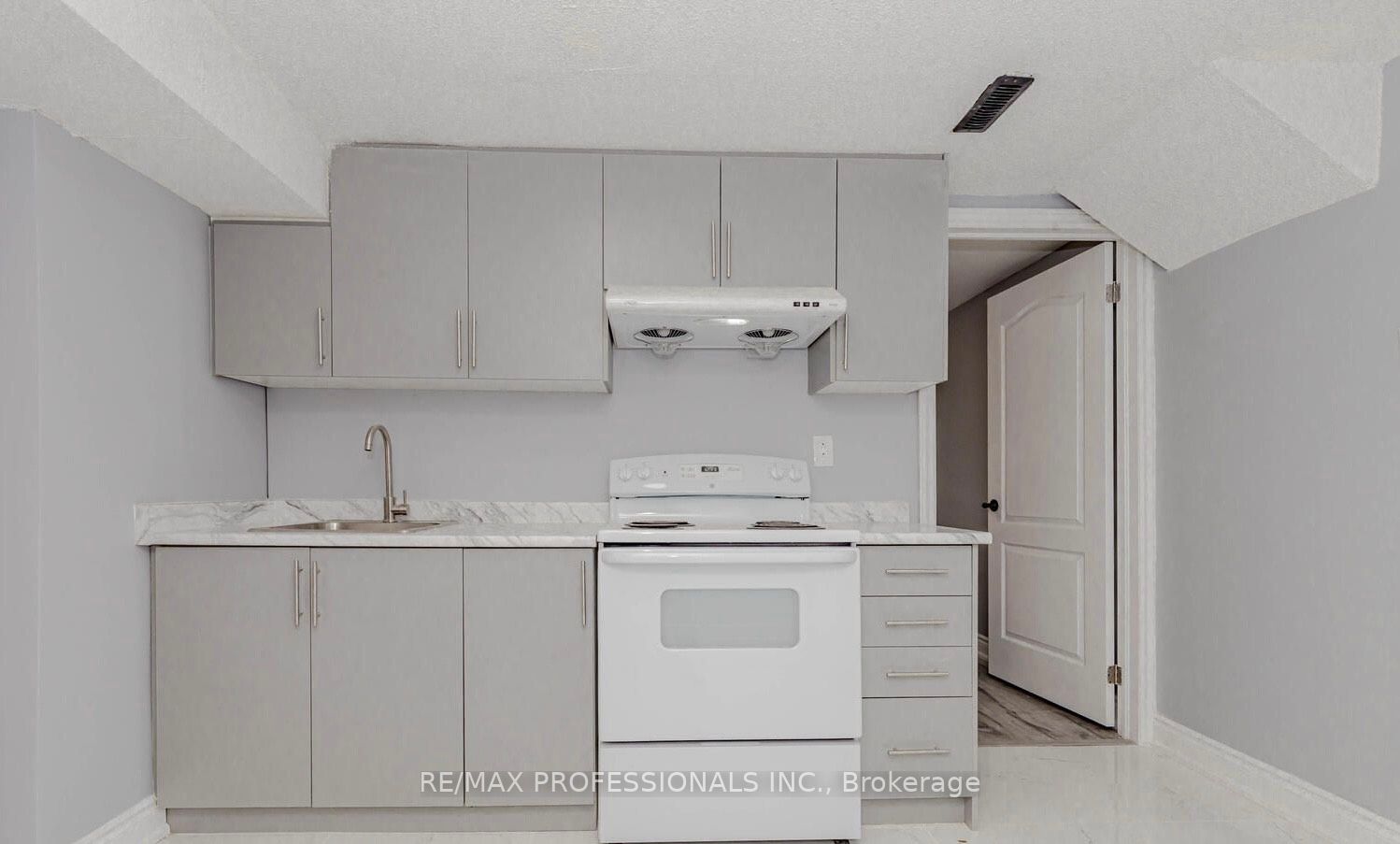 8 Norbrook Cres