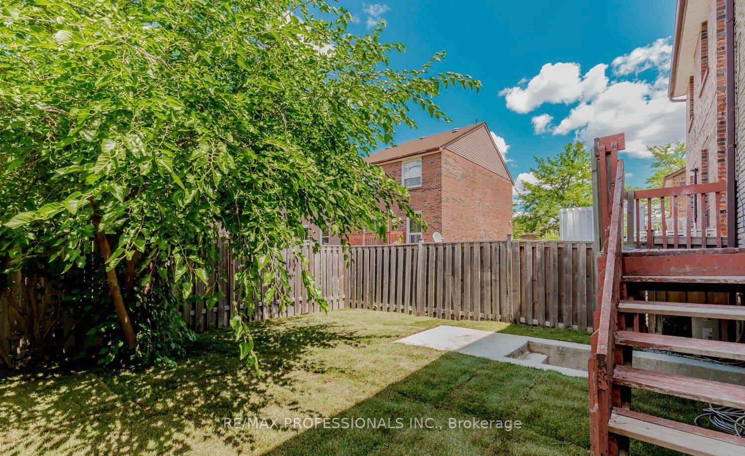 8 Norbrook Cres