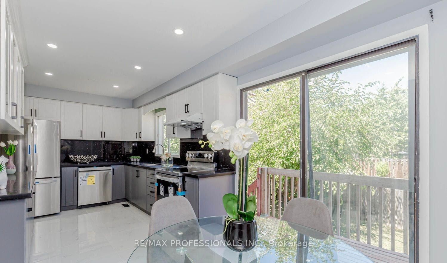 8 Norbrook Cres