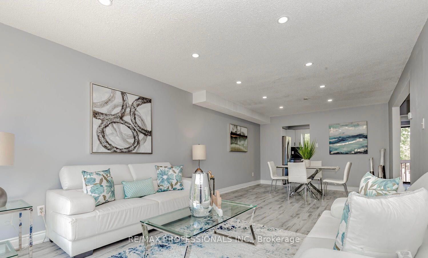 8 Norbrook Cres