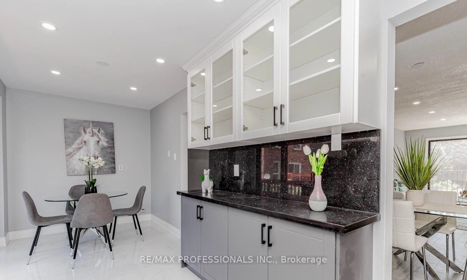 8 Norbrook Cres