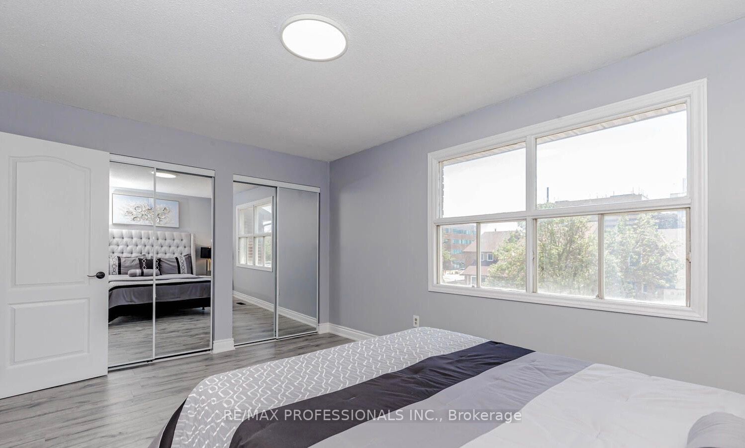 8 Norbrook Cres