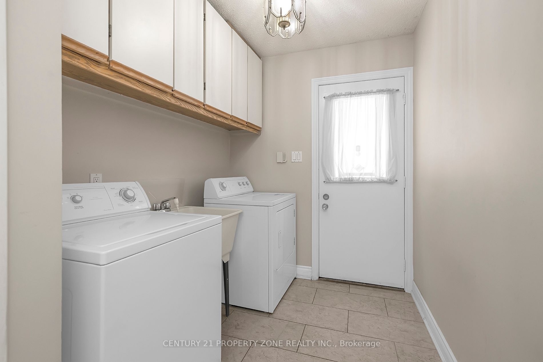 58 Schubert Cres
